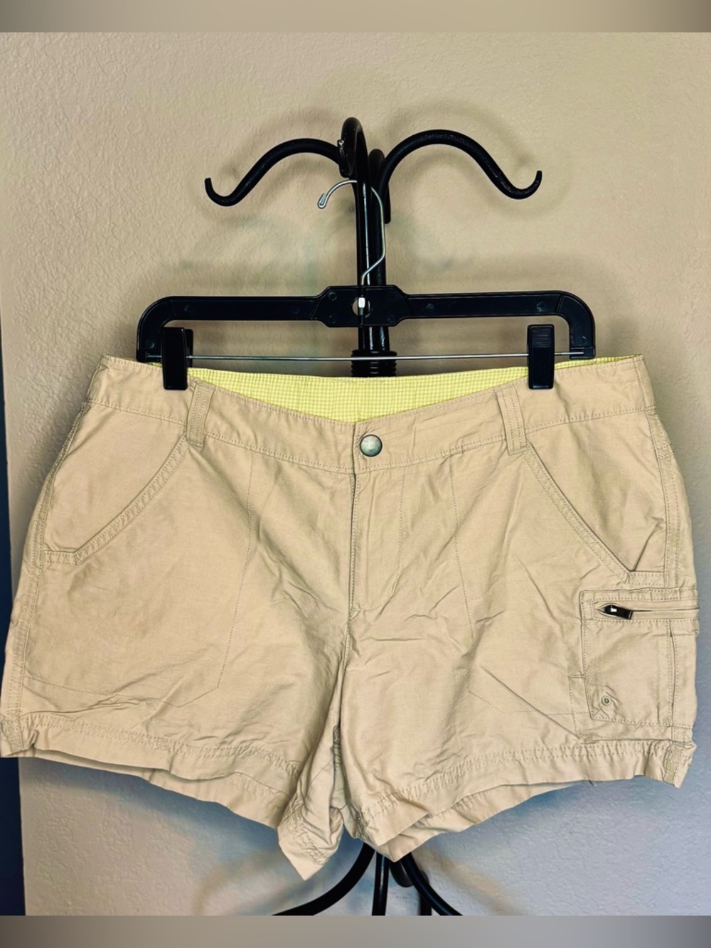 Women’s Columbia Tan Hiking Shorts - 12